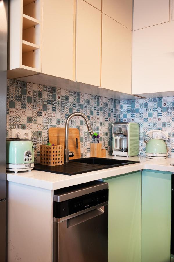 Luxury 1-Bedroom Apartment By The Sea In Atenas Exterior foto